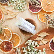 Charger l'image dans la galerie, Baume à lèvres fleurs et citron, décoré de fleurs, dans des tubes