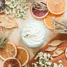 Charger l'image dans la galerie, Beurre fouetté pour le corps menthe et eucalyptus, décoré de fleurs, deux formats