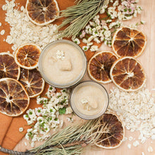 Charger l'image dans la galerie, Exfoliant pour le corps Avoine et miel, Fait d'ingrédients naturels, Contenant de verre, deux formats