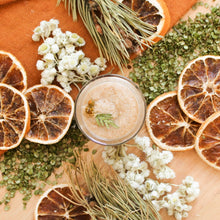 Charger l'image dans la galerie, Exfoliant pour le corps Sapin et cèdre, Avec concombre, bardane et algue, Contenant de verre, petit format