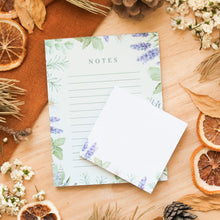 Charger l'image dans la galerie, Duo de blocs-notes plantes médicinales, fond blanc ligné, avec fleurs et feuilles