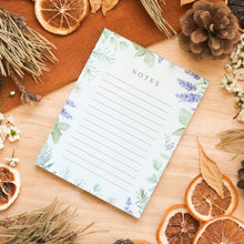 Charger l'image dans la galerie, Bloc-notes plantes médicinales, ligné avec fleurs et feuilles, fond blanc