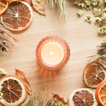 Charger l'image dans la galerie, Porte-lampion en verre doré, contenant un lampion naturel, décoré de fleurs et feuilles