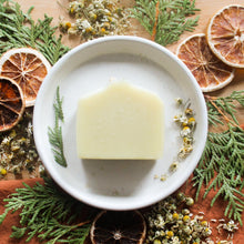 Charger l'image dans la galerie, Savon artisanal Simplement naturel, décoré de camomille, sans colorants