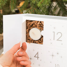 Charger l&#39;image dans la galerie, Calendrier de l&#39;avent de savons et chandelles, emballé avec ruban et sapin
