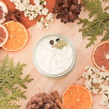 Charger l&#39;image dans la galerie, Beurre fouetté pour le corps eucalyptus et sapin baumier, fait d&#39;ingrédients naturels et huiles essentielles, texture légère, contenant de verre
