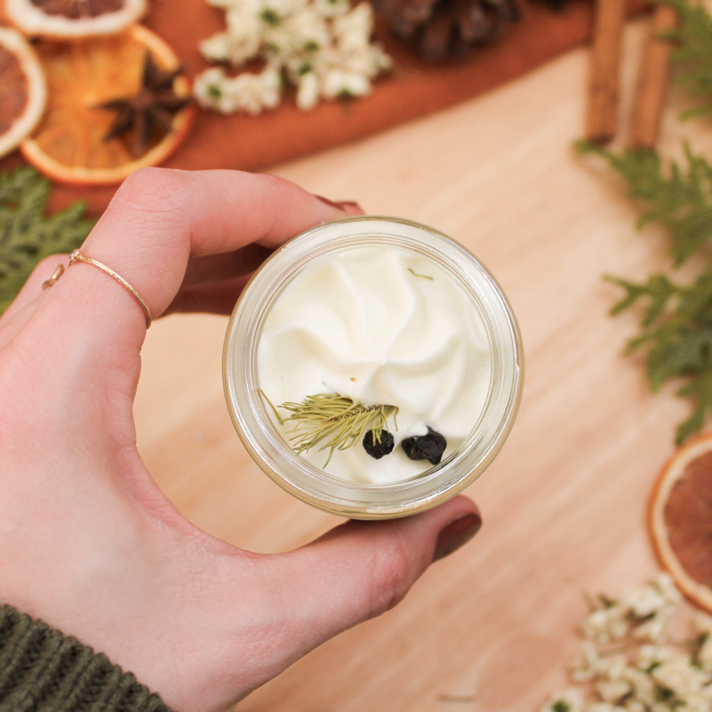 Beurre fouetté pour le corps eucalyptus et sapin baumier, fait d'ingrédients naturels et huiles essentielles, texture légère, contenant de verre