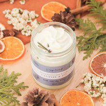 Charger l'image dans la galerie, Beurre fouetté pour le corps lavande et pin, fait d'ingrédients naturels et huiles essentielles, texture légère, contenant de verre
