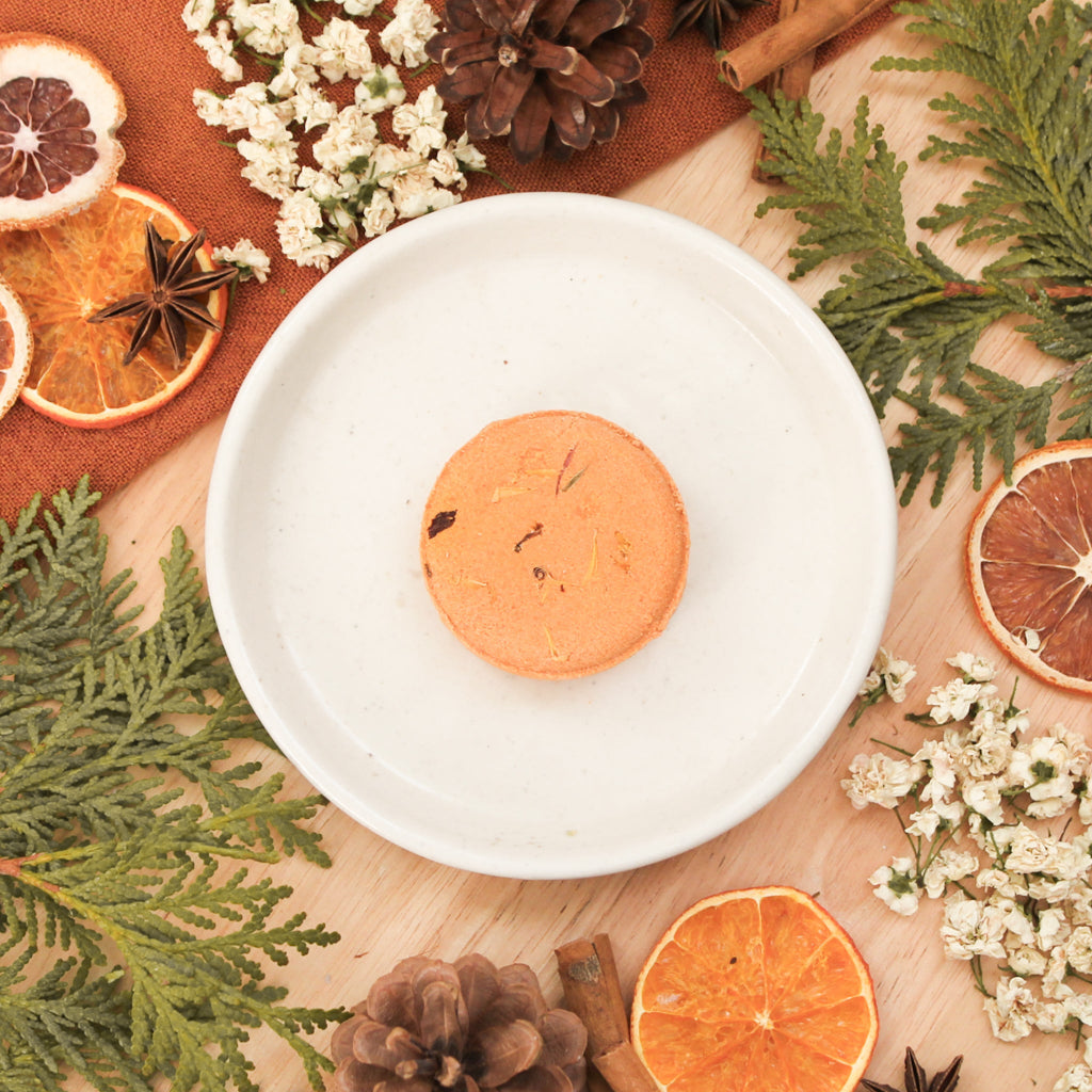 Vapeur de douche pamplemousse et vanille, pastille solide, faite de cire de soya et de coco et d'huiles essentielles, décorée de fleurs et feuilles